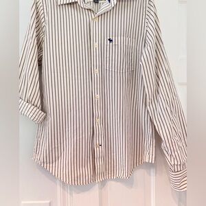 Men’s Abercrombie Button Down Size: S